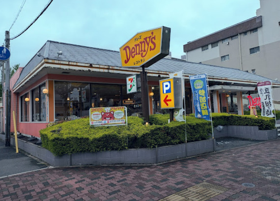 飲食店　デニーズ松原店（飲食店）まで183m