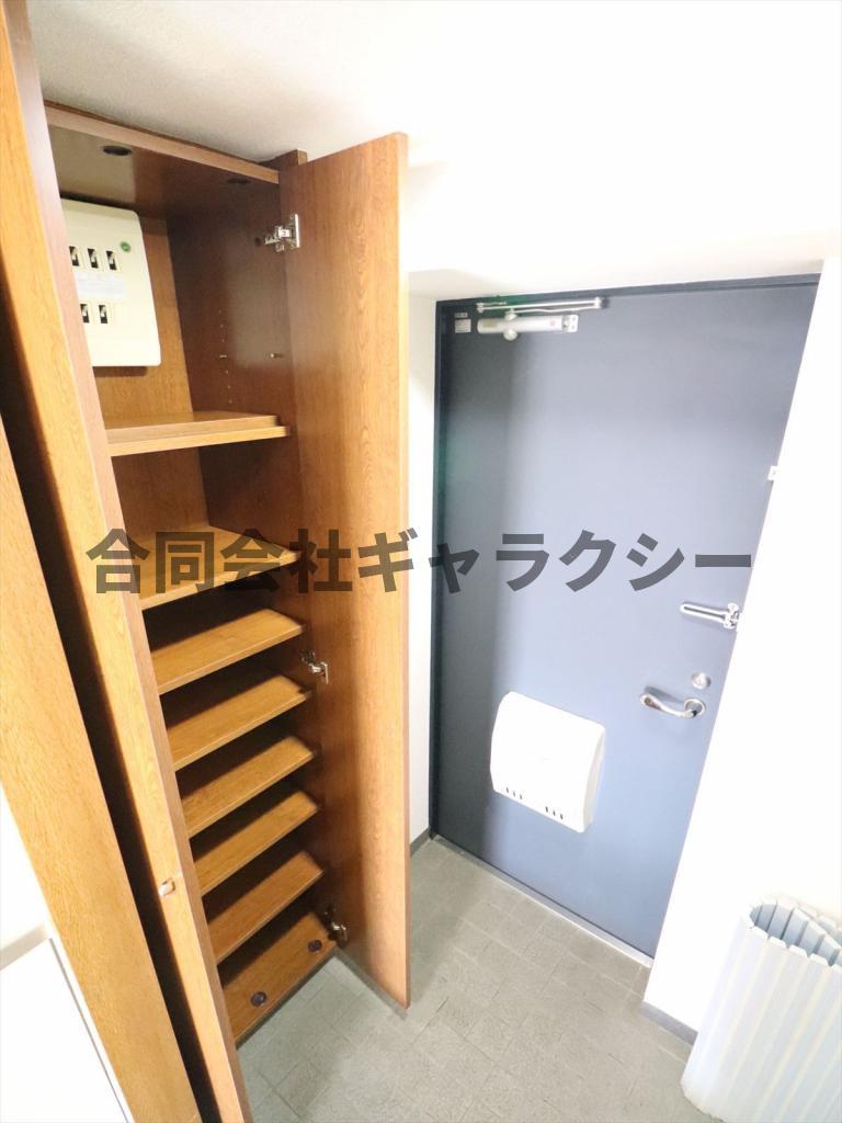 玄関　シューズボックス