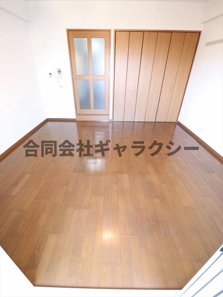居室・リビング　8帖の洋室