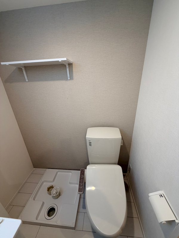 トイレ　別号室の参考写真となります