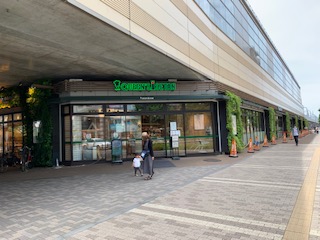 スーパー　クイーンズ伊勢丹 武蔵境店（スーパー）まで421m