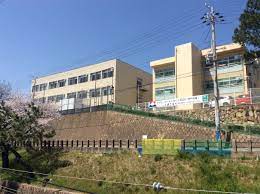 小学校　神戸市立 御影北小学校（小学校）まで559m