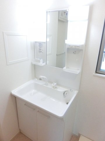 洗面設備　コンパクトで使いやすい洗面所