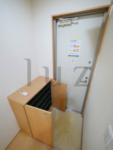 玄関　シンプルでオシャレな玄関ドアです。