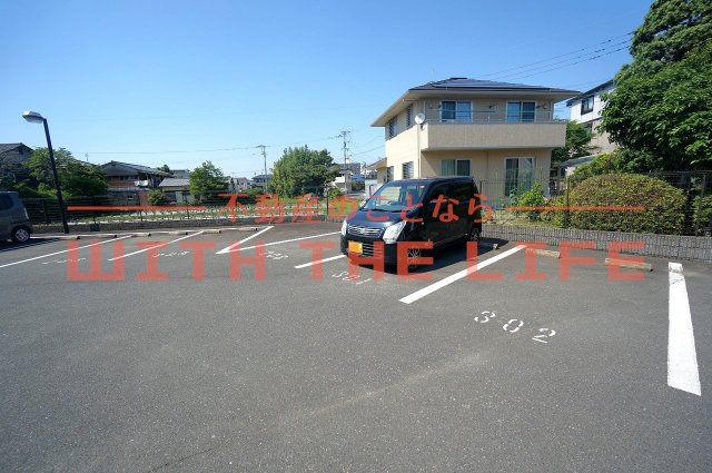 駐車場　車をお持ちの方に嬉しい駐車場付きの物件です