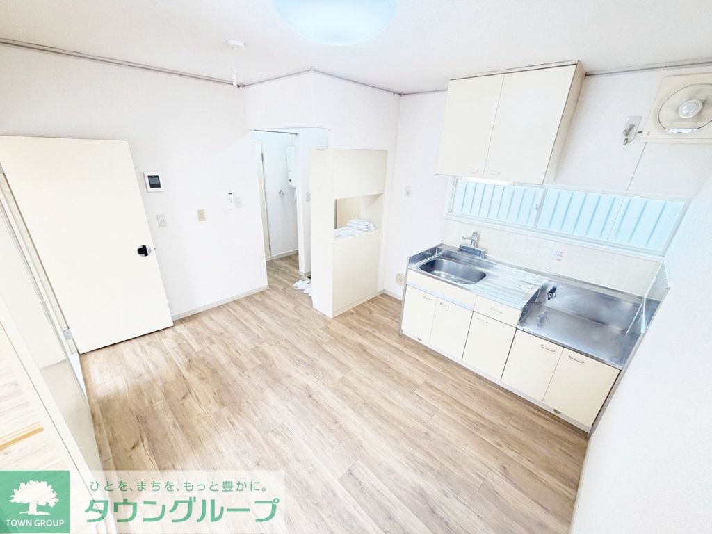エステートピア能見台の居間写真