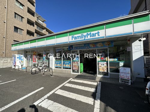 コンビニ　ファミリーマート 三ツ沢上町駅前店（コンビニ）まで822m