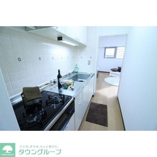 キッチン　同タイプ別部屋（モデル家具設置時）の写真です