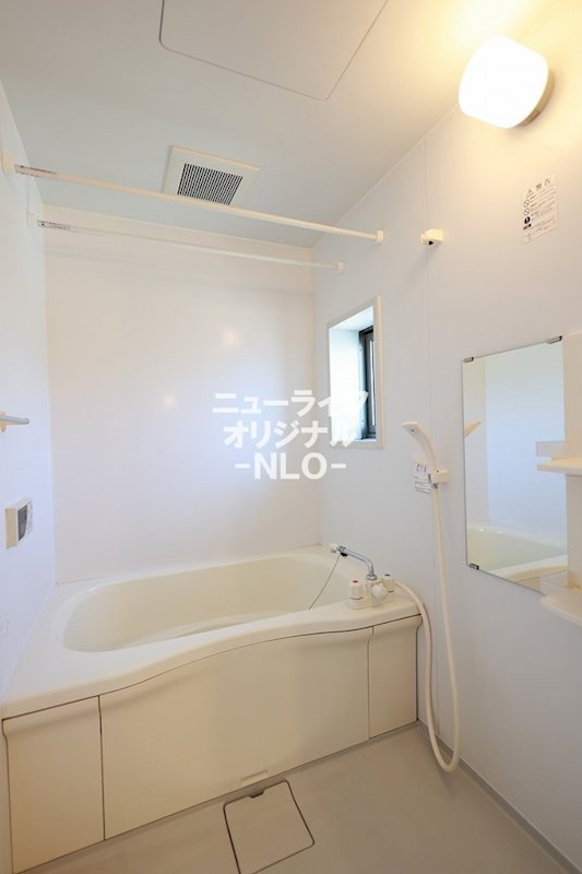 バス・シャワールーム　いつでも温かいバスタイムを楽しめる追い焚き給湯付き☆