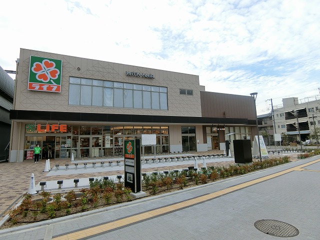 スーパー　ライフ鳴尾駅前店（スーパー）まで161m