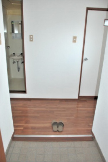 玄関　※別部屋の写真です