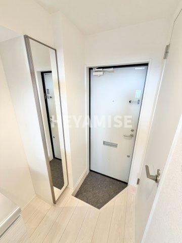 玄関　※同タイプの別号室のお写真となります