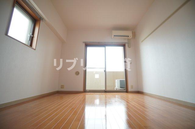 新千葉小川マンションの居間写真