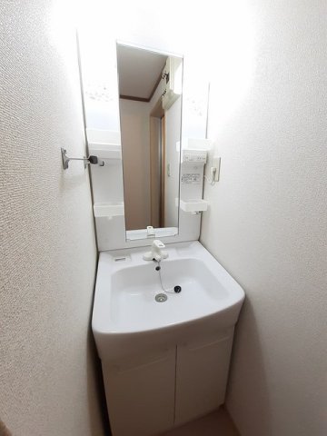 洗面設備　コンパクトで使いやすい洗面所