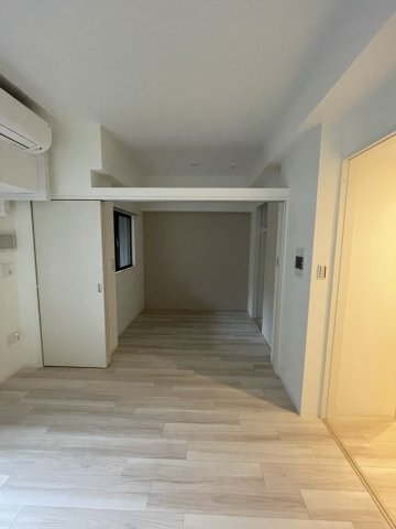 地下鉄御堂筋線 江坂駅 徒歩5分 15階建 築4年の居間写真