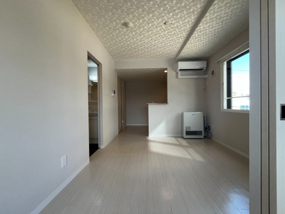 居室・リビング　落ち着いた雰囲気の内装のお部屋です♪