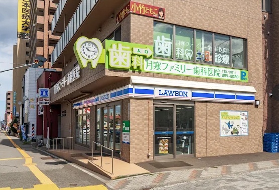 コンビニ　ローソン札幌月寒中央通店（コンビニ）まで228m