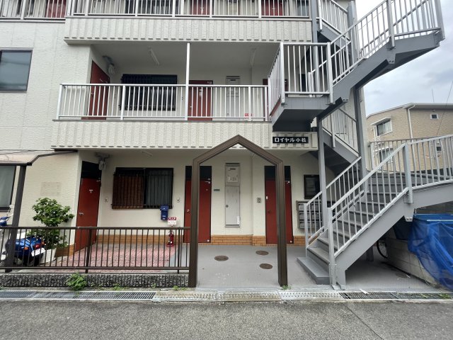 ロイヤル小松の外観写真