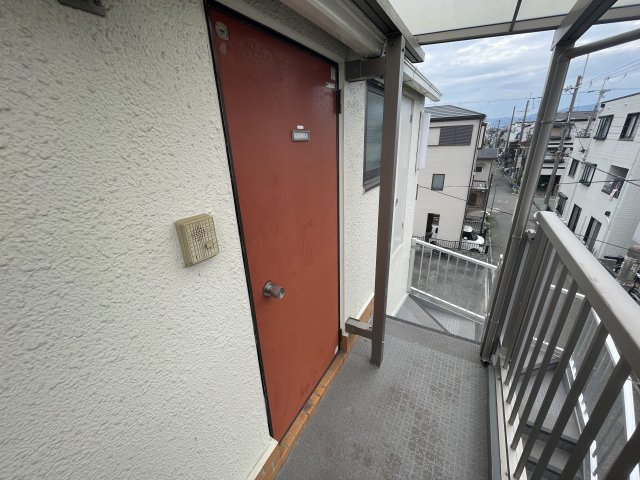 ロイヤル小松の玄関写真