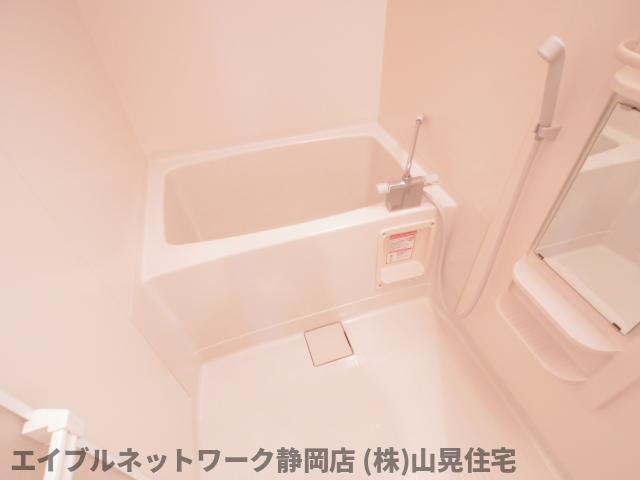 バス・シャワールーム　落ち着いた空間のお風呂です
