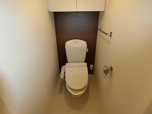 阪神本線 甲子園駅 徒歩16分 3階建 築14年のトイレ写真