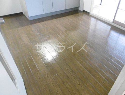 フォーレストコートB棟の居間写真