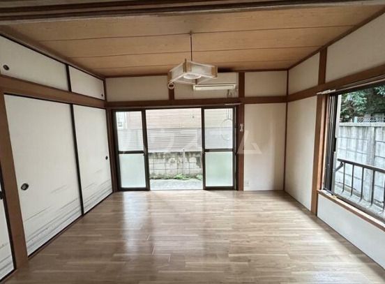 スターハイツ三矢小台の居間写真