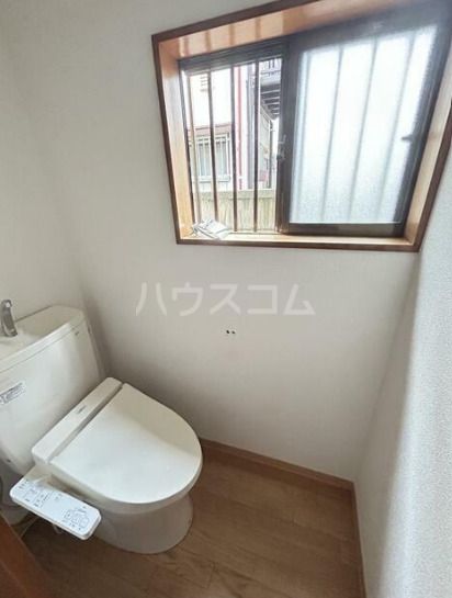スターハイツ三矢小台のトイレ写真