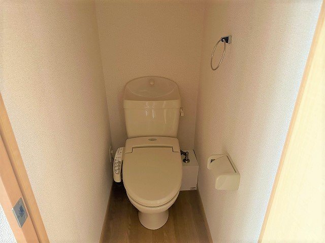 レオパレス蒔田のトイレ写真