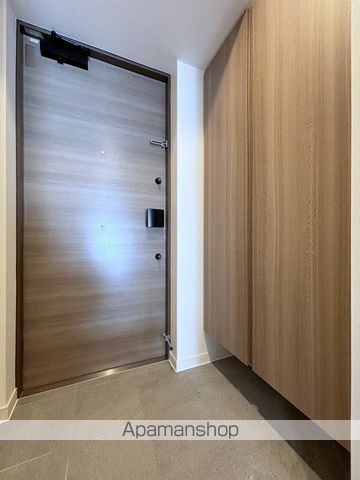 地下鉄谷町線 谷町六丁目駅 徒歩5分 14階建 築1年の玄関写真