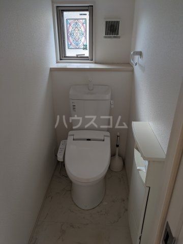 山際戸建のトイレ写真
