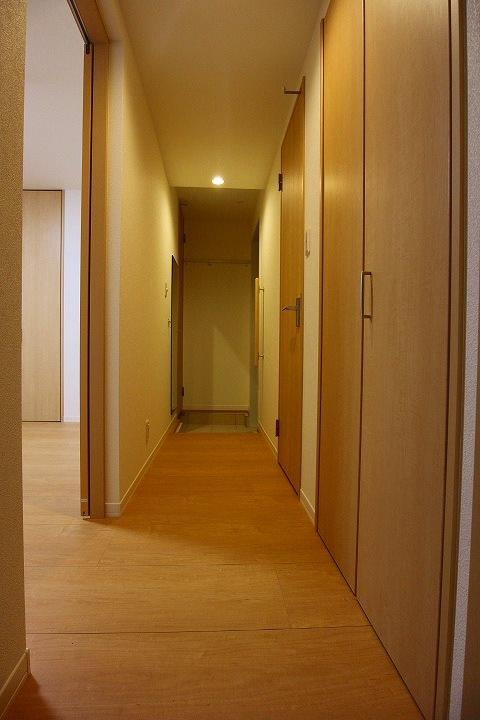 玄関　・同型参考写真