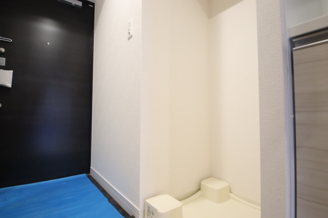 プレサンス ジェネ 新栄町駅前 葵の玄関写真