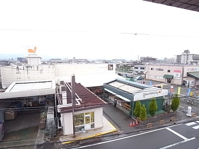 ショッピングセンター　グルメシティ　宝塚小林店（ショッピングセンター）まで250m