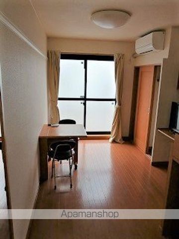 レオパレスフルールヴィルの居間写真