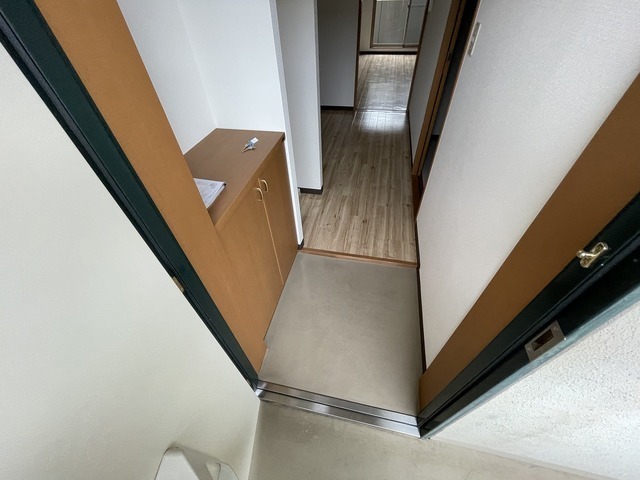 玄関　写真は違う号室です。