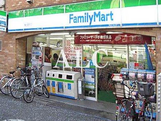 コンビニ　ファミリーマート桜台駅前店（コンビニ）まで332m