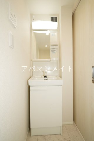 洗面設備　独立洗面台です