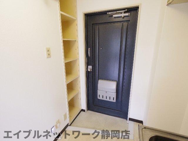 玄関　収納もある玄関です