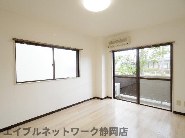 居室・リビング　使いやすい居間です