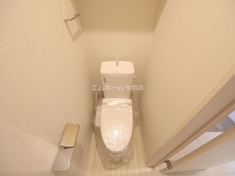トイレ　温水暖房洗浄便座付トイレ