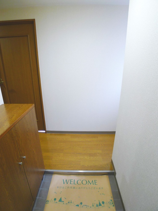 リヴェ-ル西青木の玄関写真