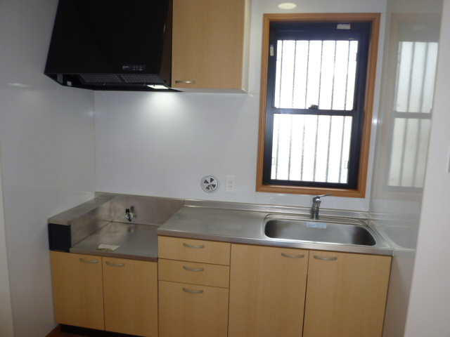 キッチン　同物件、別タイプの部屋の写真です