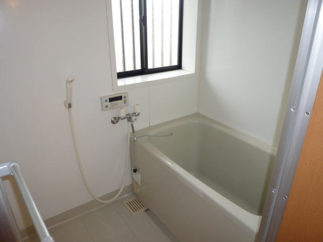 バス・シャワールーム　同物件、別タイプの部屋の写真です