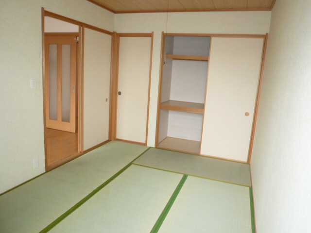 収納　同物件、別タイプの部屋の写真です