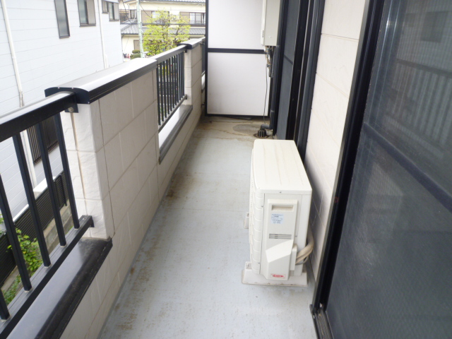 バルコニー　同物件、別タイプの部屋の写真です