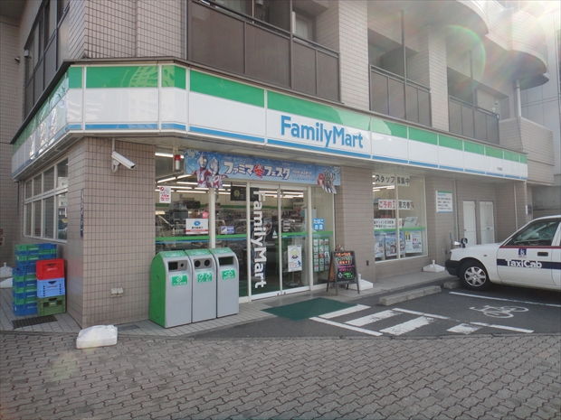 コンビニ　ファミリーマート平田橋店（コンビニ）まで323m