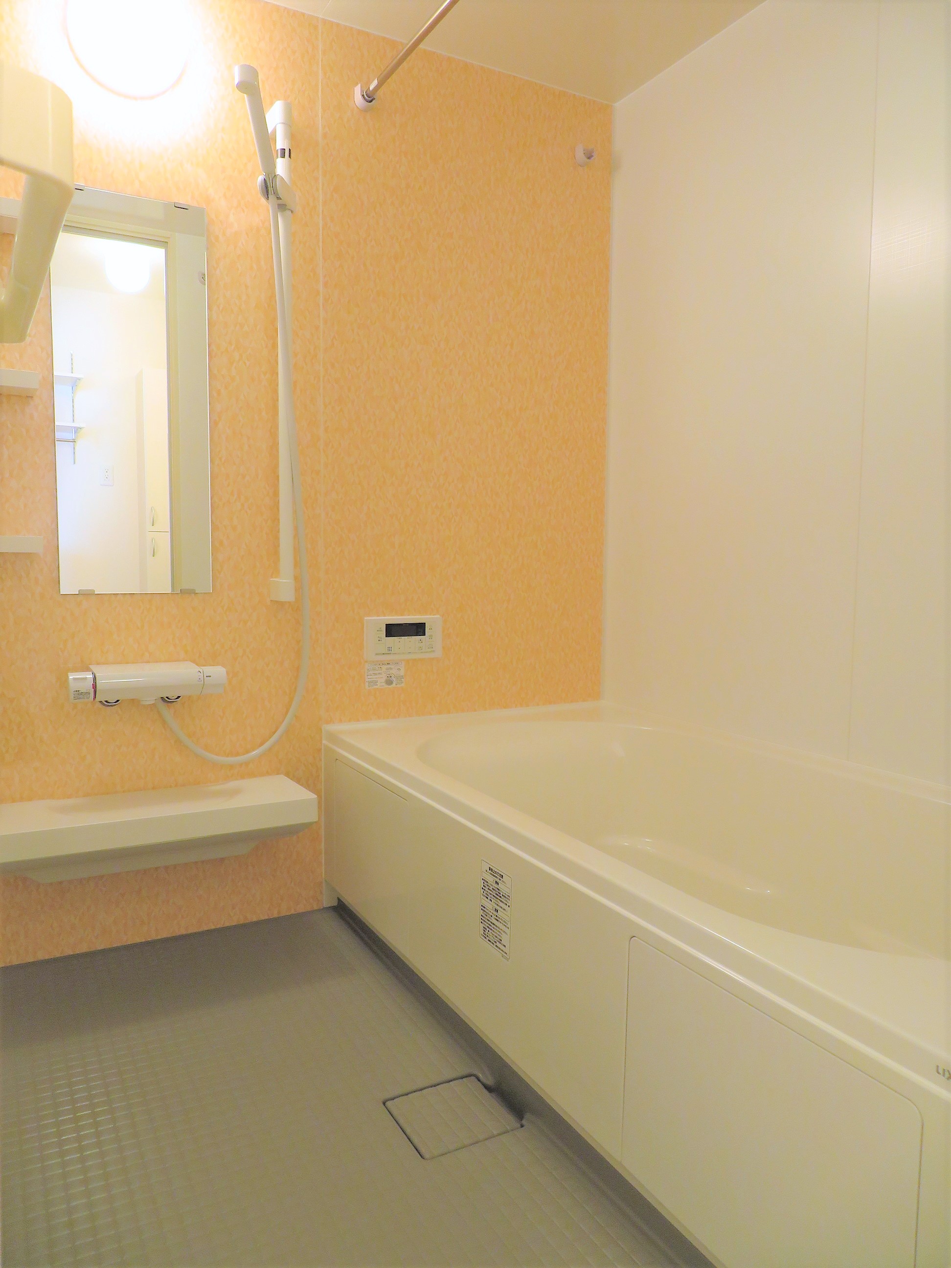 バス・シャワールーム　追い焚き・浴室乾燥機付き！