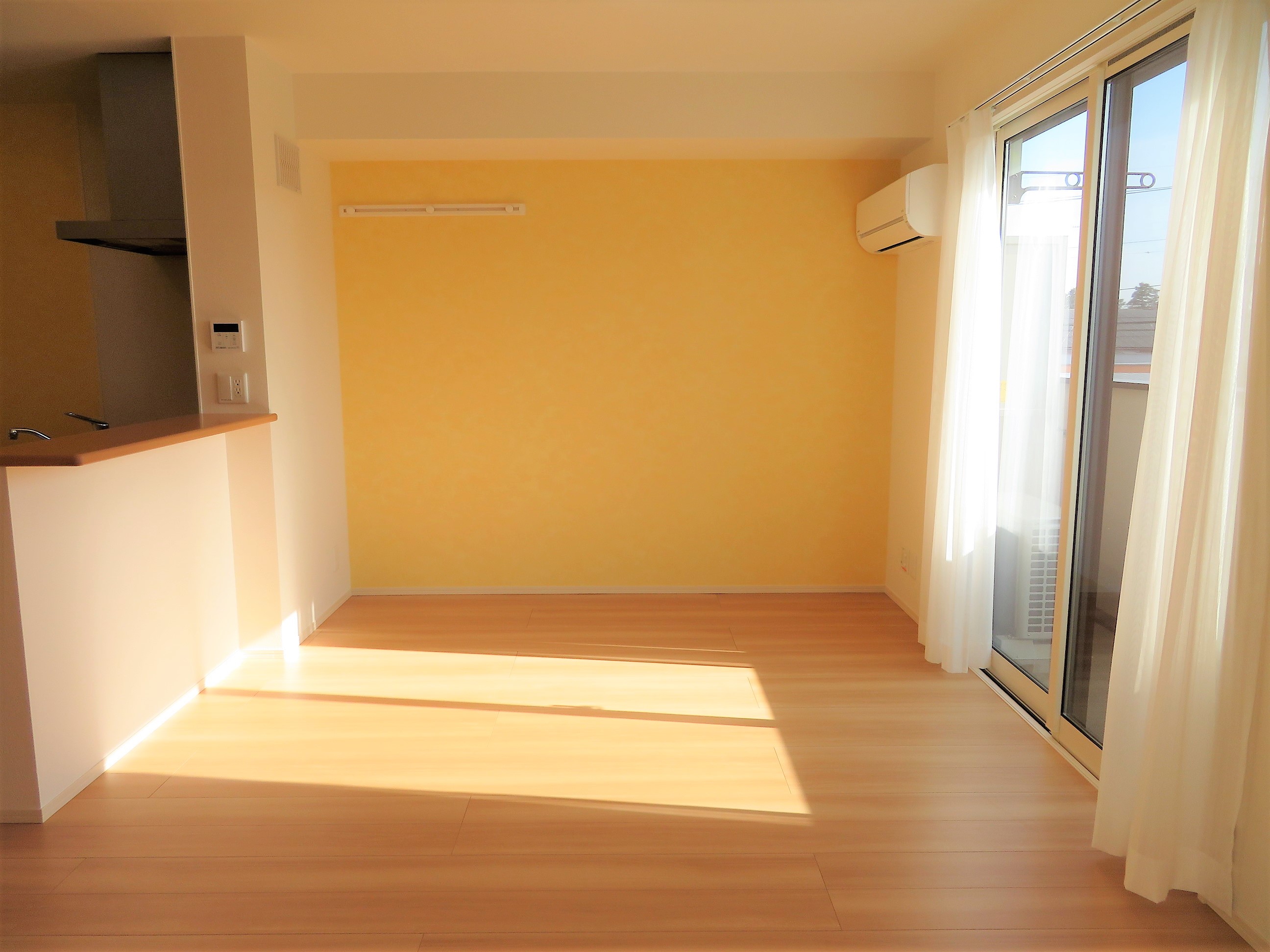 居室・リビング　約11帖のロビングです！日当たり良好です。