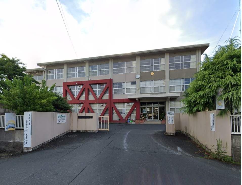 小学校　舞鶴市立倉梯小学校（小学校）まで237m